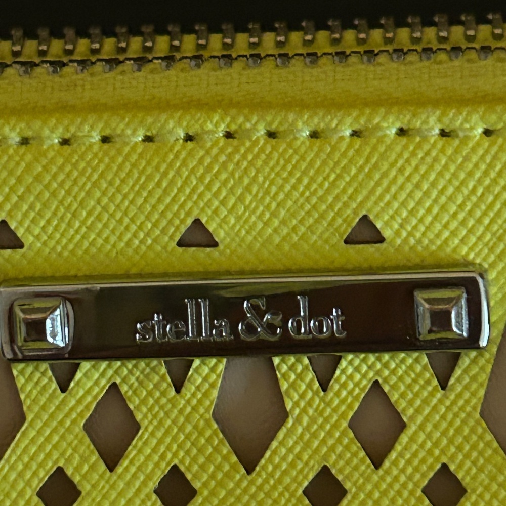 Clutch - Picture 2 of 7